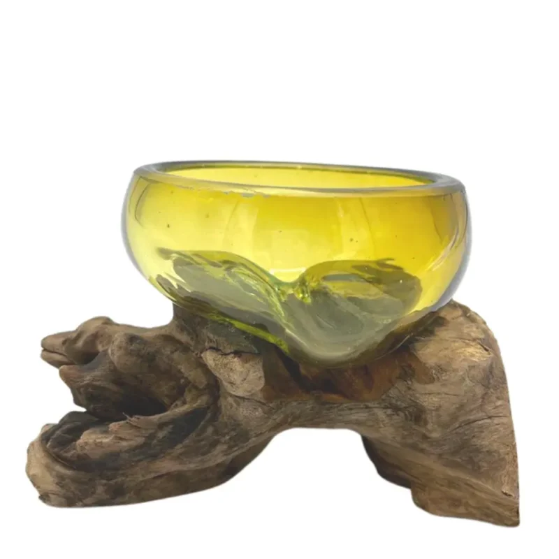 Mini Amber skål af smeltet glas på træ