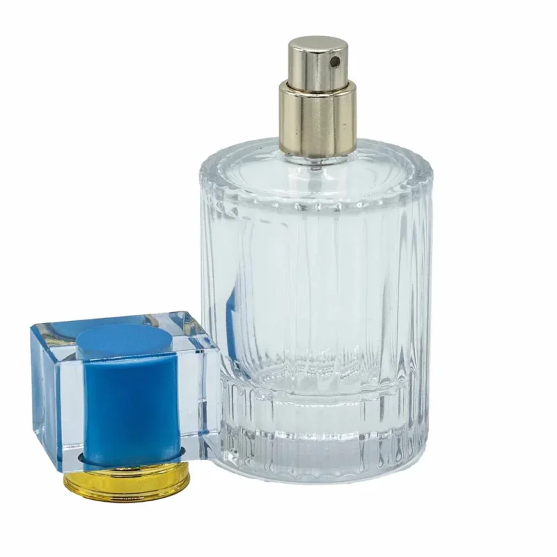 Parfumeflasker i glas med sprayflaske og blåt låg 50 ml